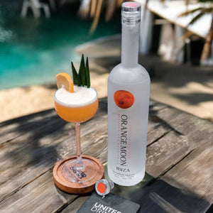 Vodka con sabor a mandarina Orange Moon Ibiza 70 cl 40 % ABV